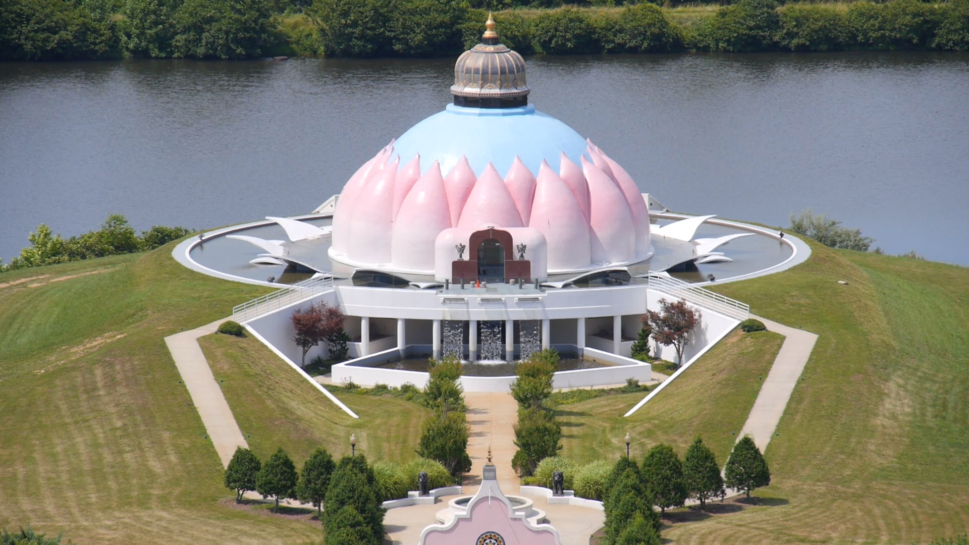 Video Yogaville Daytrip Brendon Marotta